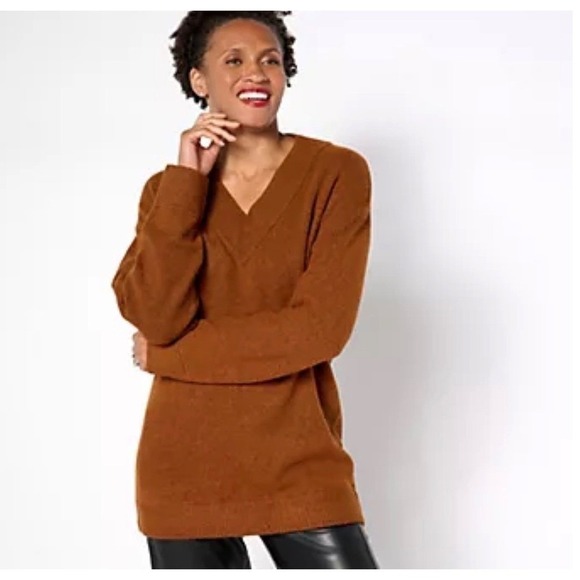 The Unbranded Brand Sweaters - By Stacy London Burnt Orange V-Neck Tunic Sweater XS A670717